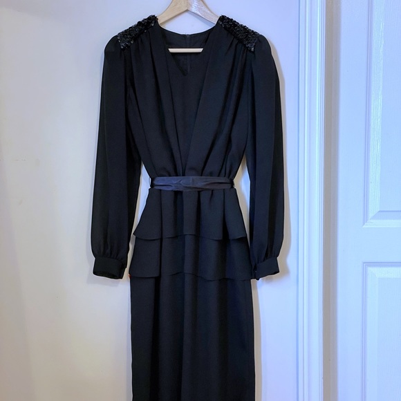 Vintage black midi dress with peplum ruffles - Picture 3 of 15